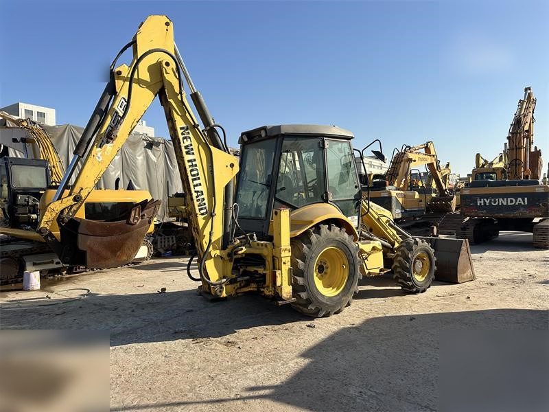 NEW HOLLAND LB95B-4PT - Backhoe loader: picture 1 NEW HOLLAND LB95B-4PT - Backhoe loader: picture 1