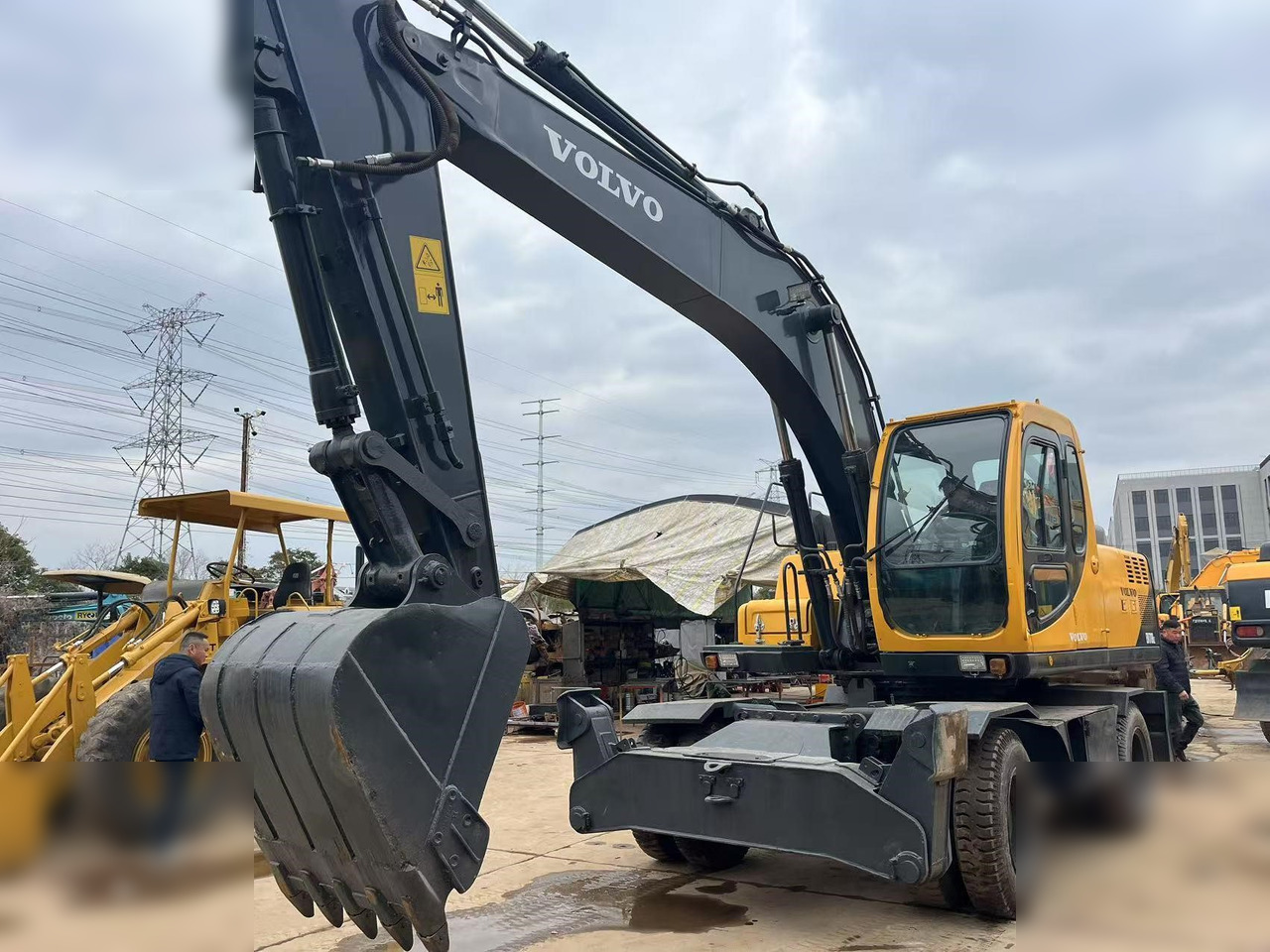 VOLVO EW170 - Wheel excavator: picture 3 VOLVO EW170 - Wheel excavator: picture 3