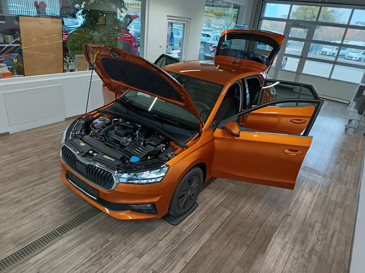 Skoda Fabia 130 Jahre 1,0 TSI*AHK-VORBER.*5J.GARANTIE* - Sedan: picture 2 Skoda Fabia 130 Jahre 1,0 TSI*AHK-VORBER.*5J.GARANTIE* - Sedan: picture 2