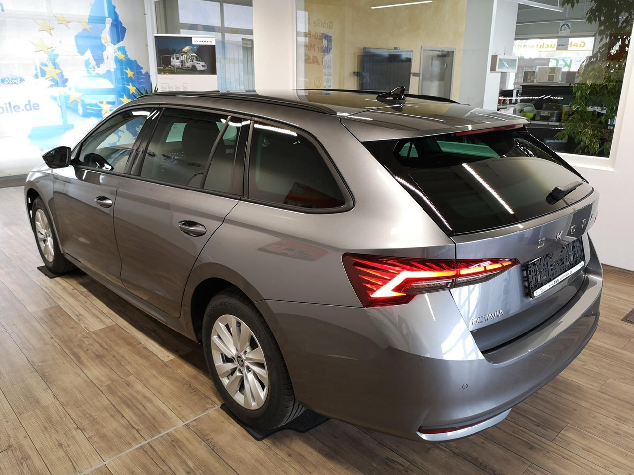 Skoda Octavia Combi Selection DSG*LED*ACC*WINTERPAKET* - Station wagon: picture 4 Skoda Octavia Combi Selection DSG*LED*ACC*WINTERPAKET* - Station wagon: picture 4
