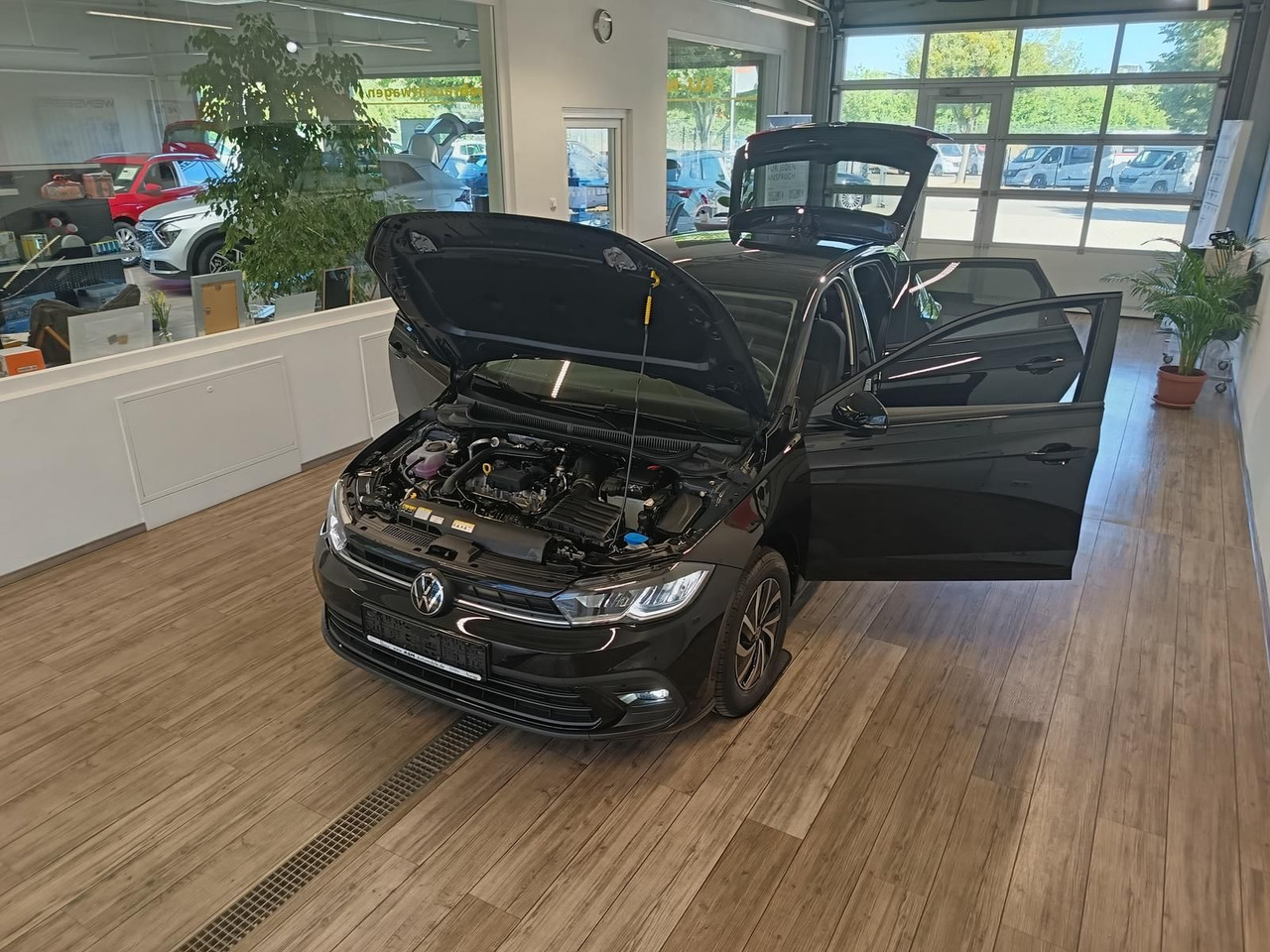 Volkswagen Polo Life 1.0 TSI 70kW DSG*LED*ACC*R-KAM*DAB*PDC - Car: picture 2 Volkswagen Polo Life 1.0 TSI 70kW DSG*LED*ACC*R-KAM*DAB*PDC - Car: picture 2