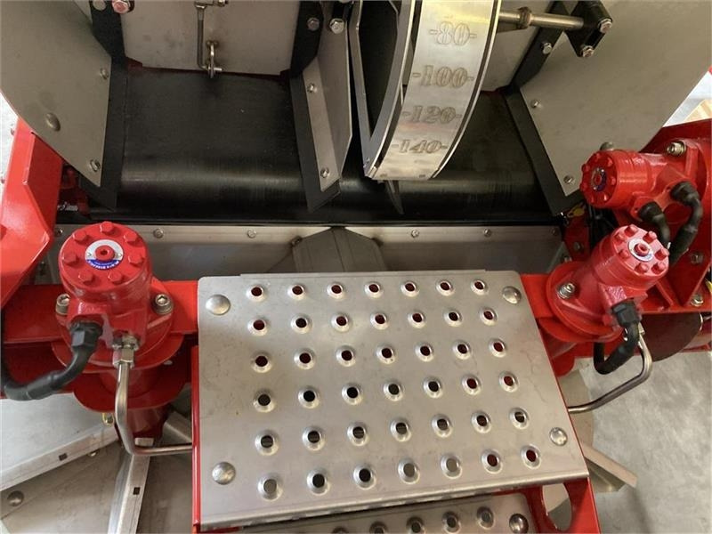 Bredal SGS 2000 Inkl. Lysanlæg, sold og rullepresenning - Sand/ Salt spreader for Municipal/ Special vehicle: picture 4 Bredal SGS 2000 Inkl. Lysanlæg, sold og rullepresenning - Sand/ Salt spreader for Municipal/ Special vehicle: picture 4