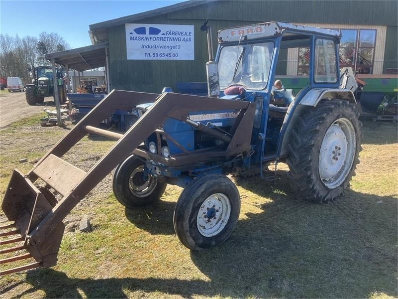 Ford 4000 Med frontlæsser  - Farm tractor: picture 1 Ford 4000 Med frontlæsser  - Farm tractor: picture 1