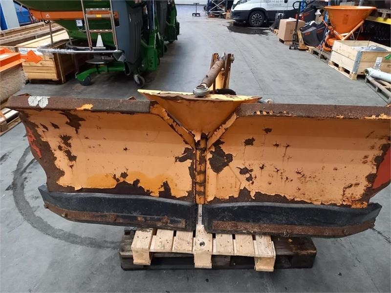 HWH SPV-2HD 2000 - Snow plough for Agricultural machinery: picture 2 HWH SPV-2HD 2000 - Snow plough for Agricultural machinery: picture 2
