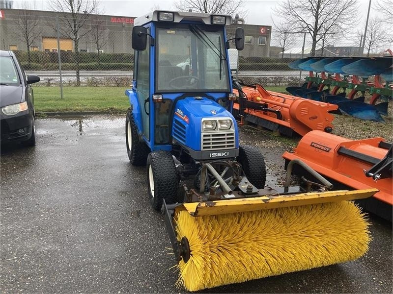 Iseki 321 med 130 cm kost og saltspreder - Municipal tractor: picture 2 Iseki 321 med 130 cm kost og saltspreder - Municipal tractor: picture 2
