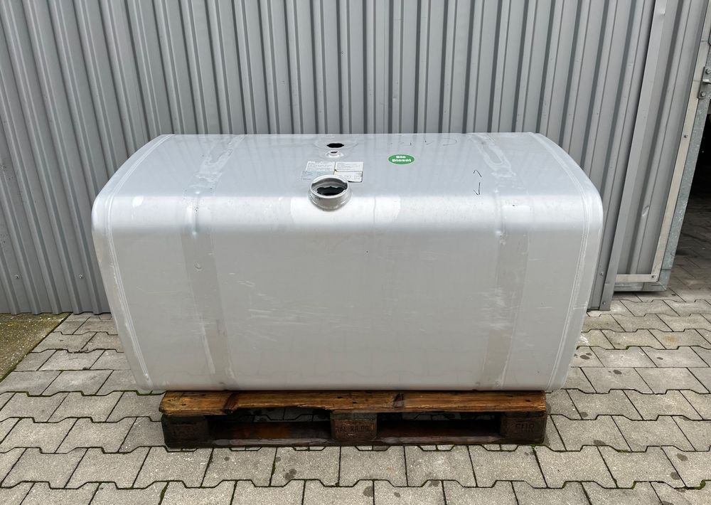 Zbiornik paliwa MAN TGX TGS 580 litrów bak - Fuel processing/ Fuel delivery for Truck: picture 1 Zbiornik paliwa MAN TGX TGS 580 litrów bak - Fuel processing/ Fuel delivery for Truck: picture 1