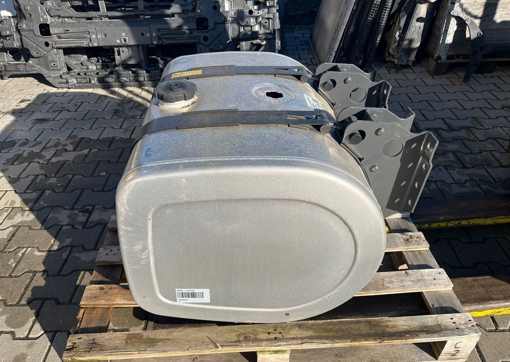 Zbiornik paliwa Volvo FH FM Renault 255 L low deck megi bak - Fuel processing/ Fuel delivery for Truck: picture 2 Zbiornik paliwa Volvo FH FM Renault 255 L low deck megi bak - Fuel processing/ Fuel delivery for Truck: picture 2