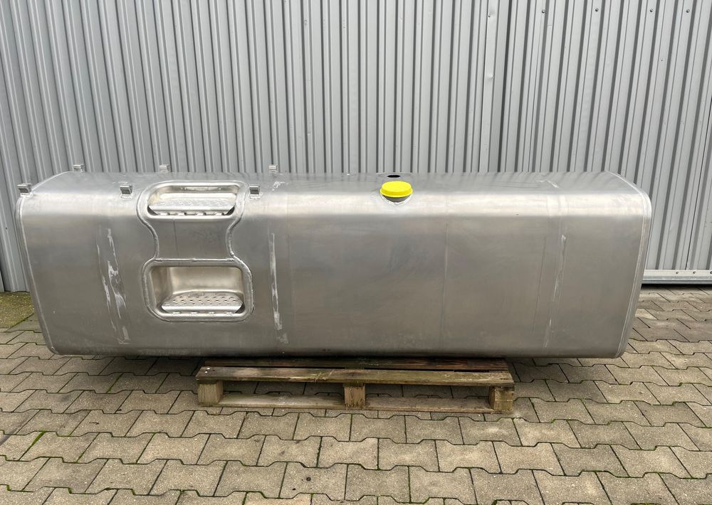 Zbiornik paliwa Volvo FH Renault 900 litrów bak jak nowy - Fuel processing/ Fuel delivery for Truck: picture 1 Zbiornik paliwa Volvo FH Renault 900 litrów bak jak nowy - Fuel processing/ Fuel delivery for Truck: picture 1