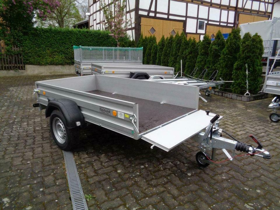 Böckmann PKW-Anhänger, 1,35 to. Einachs, Stirnwandklappe100 km/h - Car trailer: picture 1 Böckmann PKW-Anhänger, 1,35 to. Einachs, Stirnwandklappe100 km/h - Car trailer: picture 1