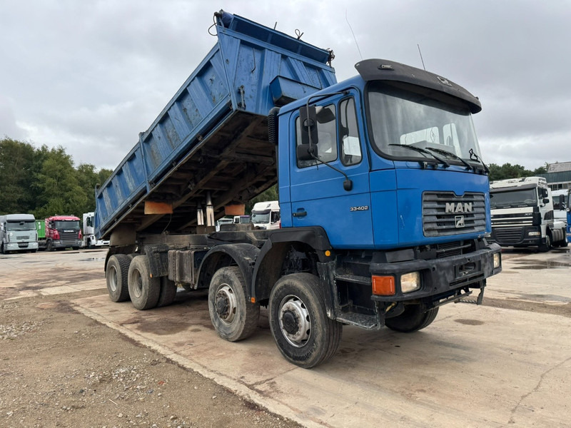 MAN 35.402 (8X6 / BIG AXLE / STEEL SUSPENSION / 6 CYLINDER WITH MANUAL PUMP) - Tipper van: picture 3 MAN 35.402 (8X6 / BIG AXLE / STEEL SUSPENSION / 6 CYLINDER WITH MANUAL PUMP) - Tipper van: picture 3