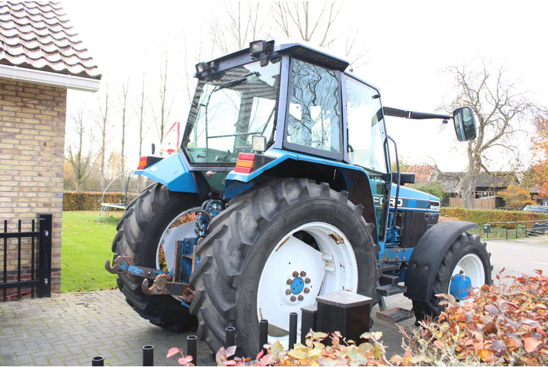 New Holland 6640 met turbo fronthef en front pto - Farm tractor: picture 3 New Holland 6640 met turbo fronthef en front pto - Farm tractor: picture 3
