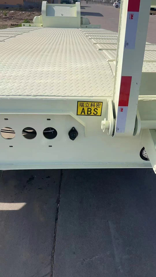 - Low loader trailer: picture 4 - Low loader trailer: picture 4