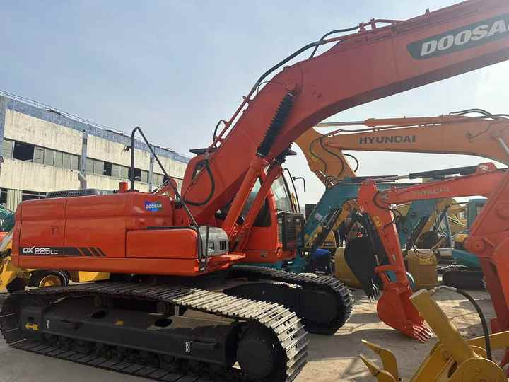 Doosan DX225LC Second-Hand Excavator | Korea Direct Import | 1-Year Warranty & Free Sea Shipping - Crawler excavator: picture 4 Doosan DX225LC Second-Hand Excavator | Korea Direct Import | 1-Year Warranty & Free Sea Shipping - Crawler excavator: picture 4