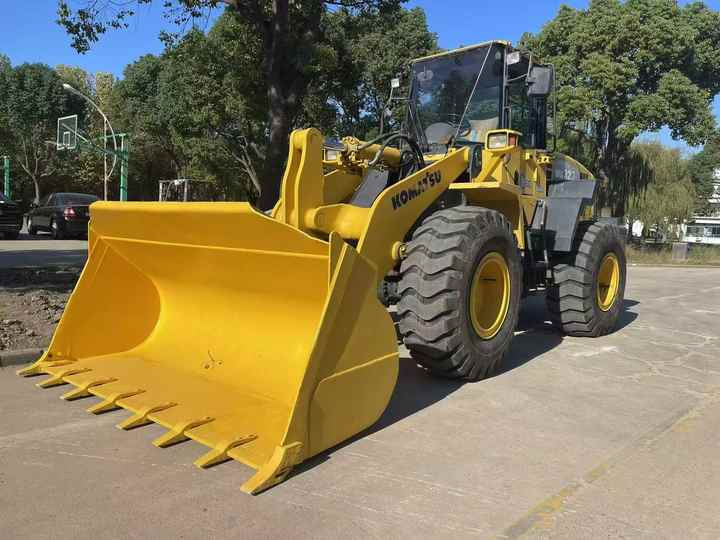 Used Komatsu WA320-5 Wheel Loader for Sale | Reliable Secondhand Construction Equipment with Export Support - Wheel loader: picture 3 Used Komatsu WA320-5 Wheel Loader for Sale | Reliable Secondhand Construction Equipment with Export Support - Wheel loader: picture 3