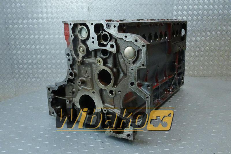 Crankcase for engine Volvo D7 04290035 - Crankcase for Construction machinery: picture 1 Crankcase for engine Volvo D7 04290035 - Crankcase for Construction machinery: picture 1