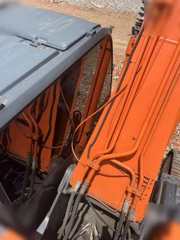 Crawler excavator HITACHI ZX200: picture 11 Crawler excavator HITACHI ZX200: picture 11