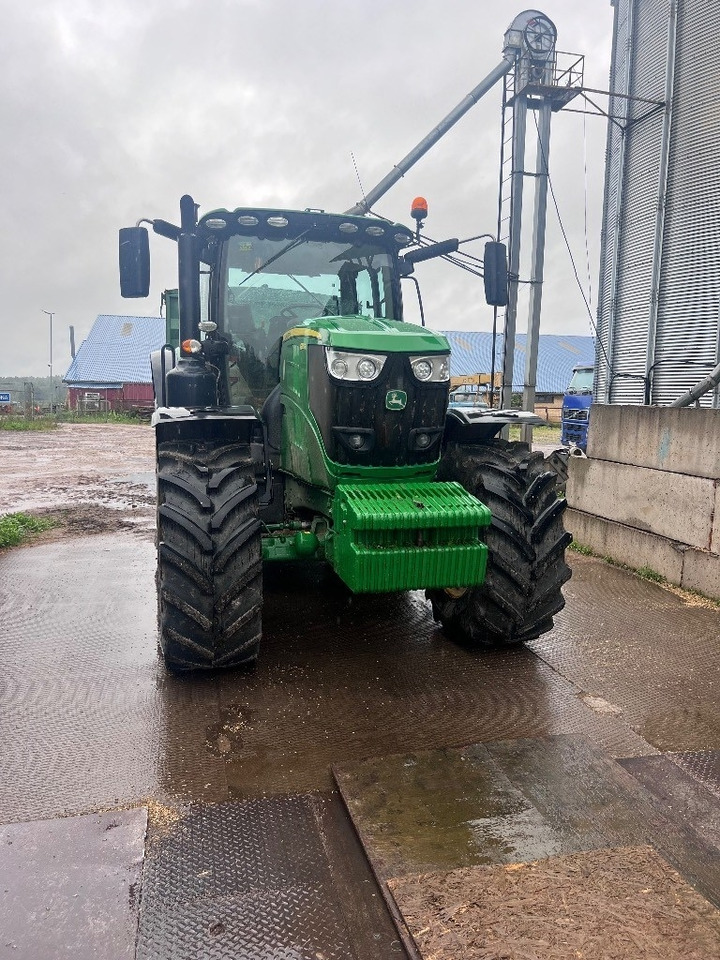 John Deere 6215 R Ultimate - Farm tractor: picture 2 John Deere 6215 R Ultimate - Farm tractor: picture 2