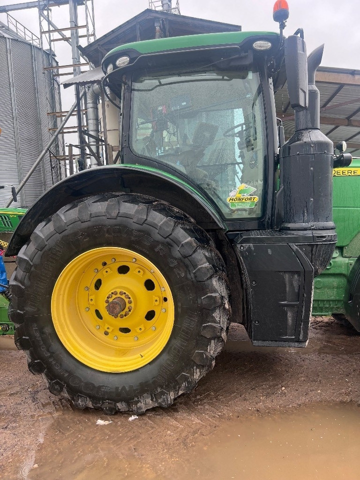 John Deere 8320 R - Farm tractor: picture 1 John Deere 8320 R - Farm tractor: picture 1