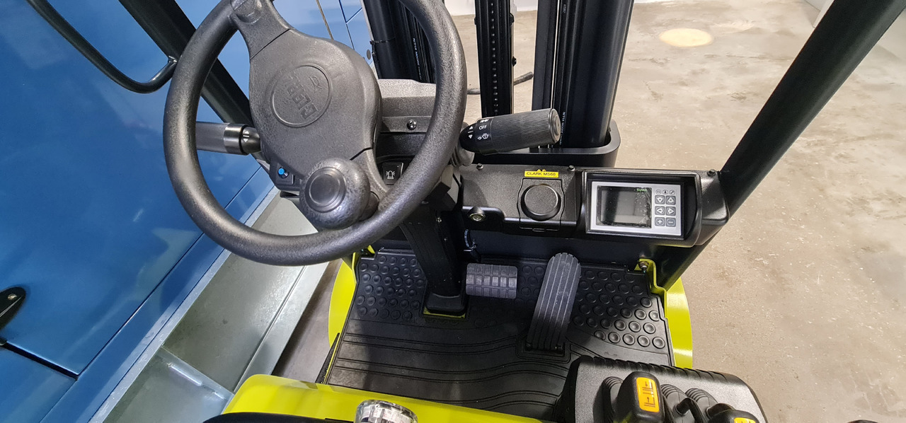 CLARK GTX 20 S - Electric forklift: picture 2 CLARK GTX 20 S - Electric forklift: picture 2