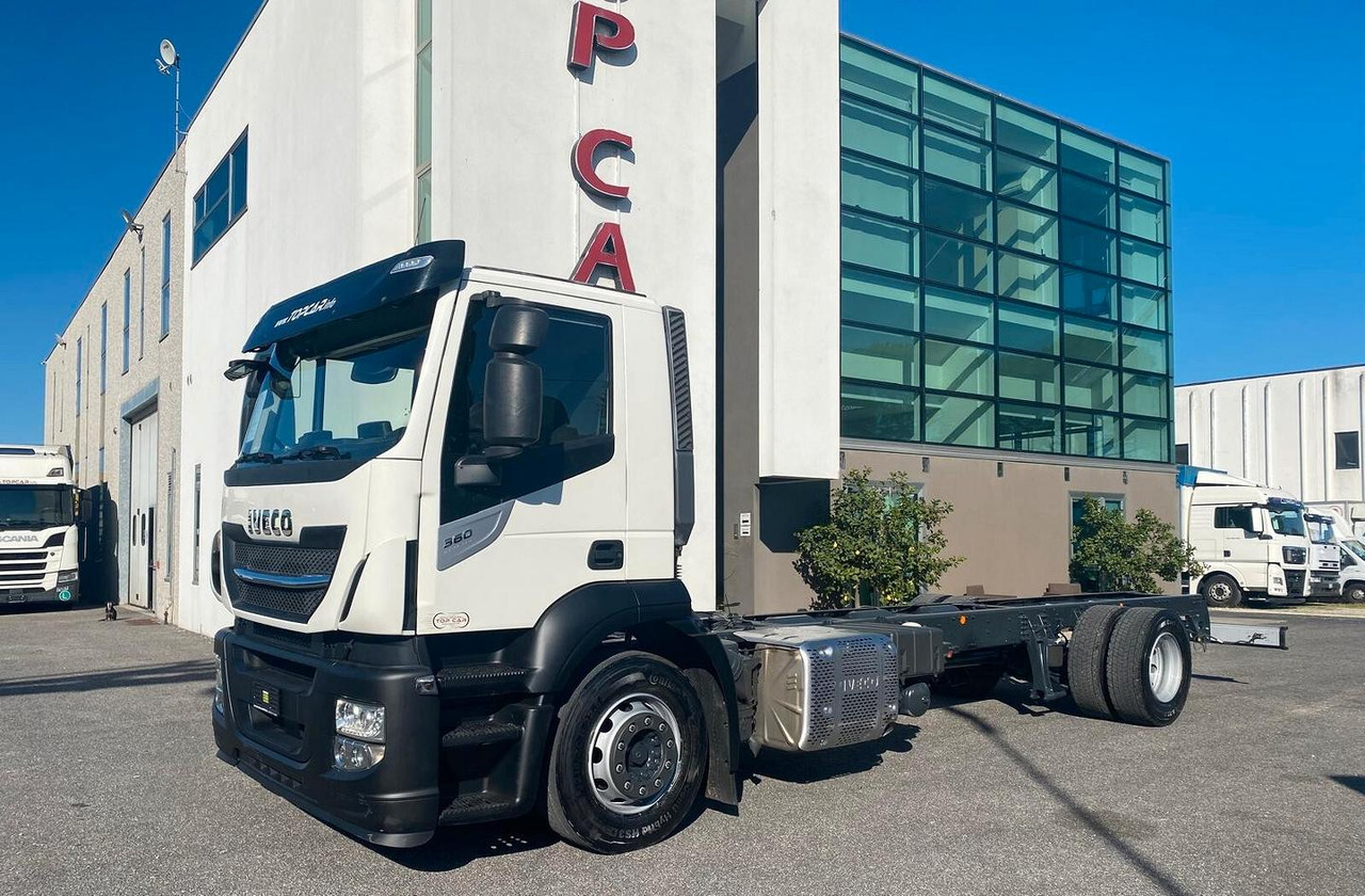 IVECO AD190S36 MOTRICE 2 ASSI TELAIO 2017 - Cab chassis truck: picture 1 IVECO AD190S36 MOTRICE 2 ASSI TELAIO 2017 - Cab chassis truck: picture 1