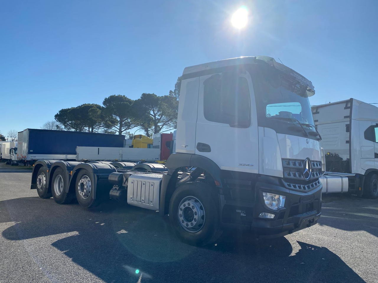 MERCEDES-BENZ AROCS 32.43 - Cab chassis truck: picture 2 MERCEDES-BENZ AROCS 32.43 - Cab chassis truck: picture 2