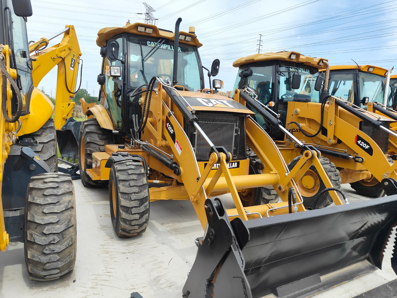 CATERPILLAR 420F backhole loader in stock - Backhoe loader: picture 3 CATERPILLAR 420F backhole loader in stock - Backhoe loader: picture 3