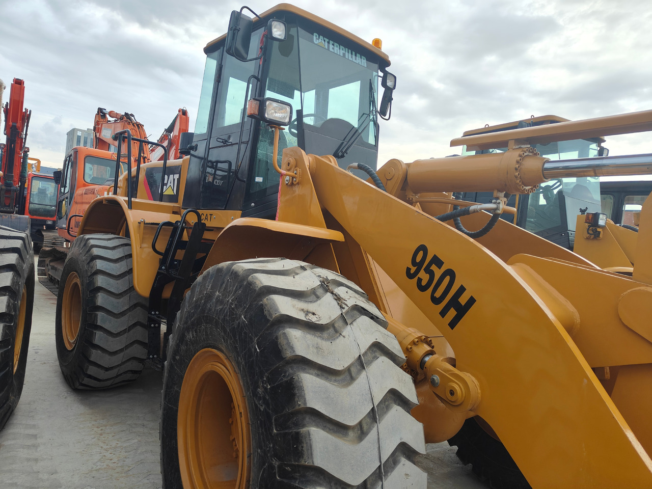 CATERPILLAR 950h in stock good quality ready to work - Wheel loader: picture 4 CATERPILLAR 950h in stock good quality ready to work - Wheel loader: picture 4