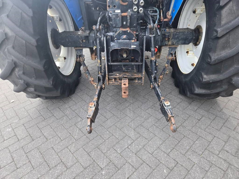 New Holland TL 90 A - Farm tractor: picture 5 New Holland TL 90 A - Farm tractor: picture 5