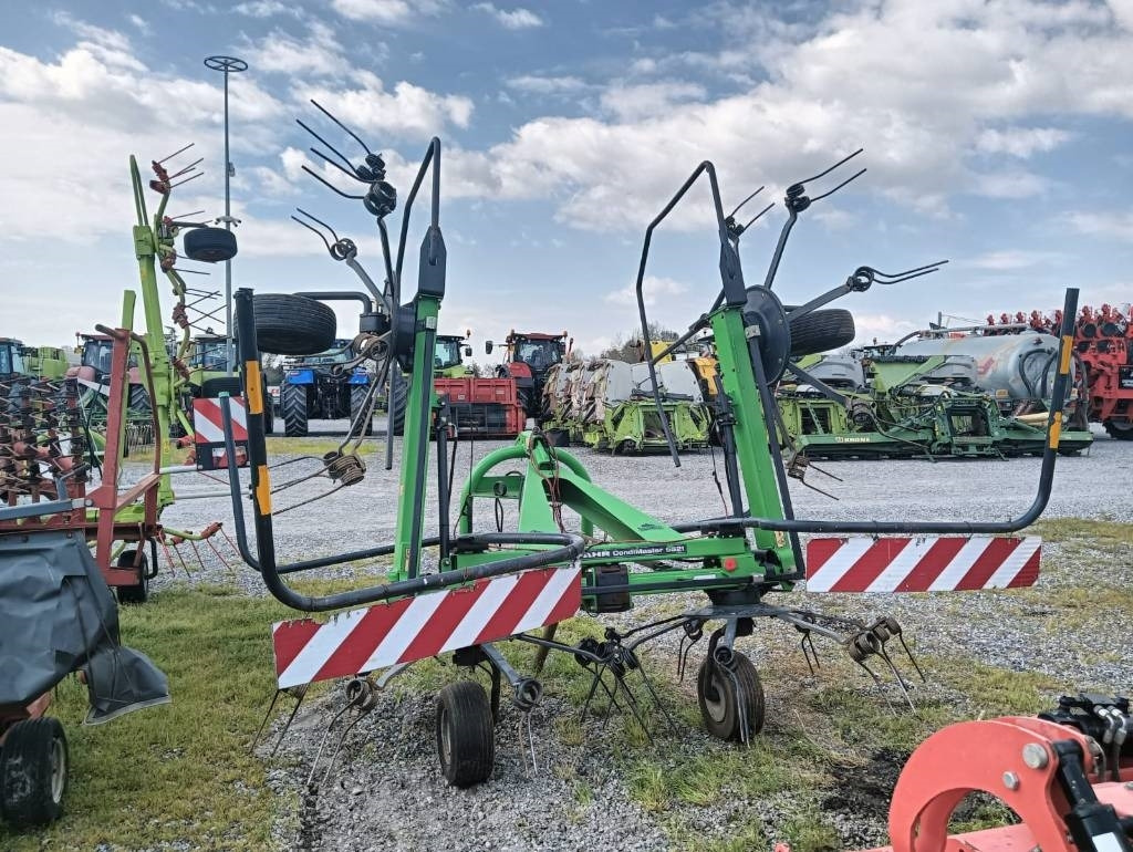 Deutz-fahr 5521 - Bale wrapper: picture 2 Deutz-fahr 5521 - Bale wrapper: picture 2