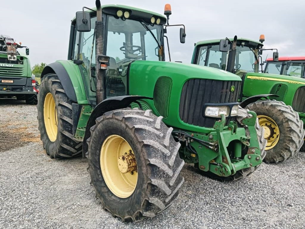 Farm tractor John Deere 6820: picture 1