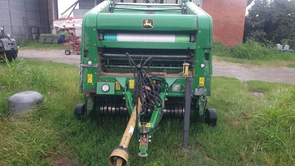 John Deere F 450 - Round baler: picture 2 John Deere F 450 - Round baler: picture 2