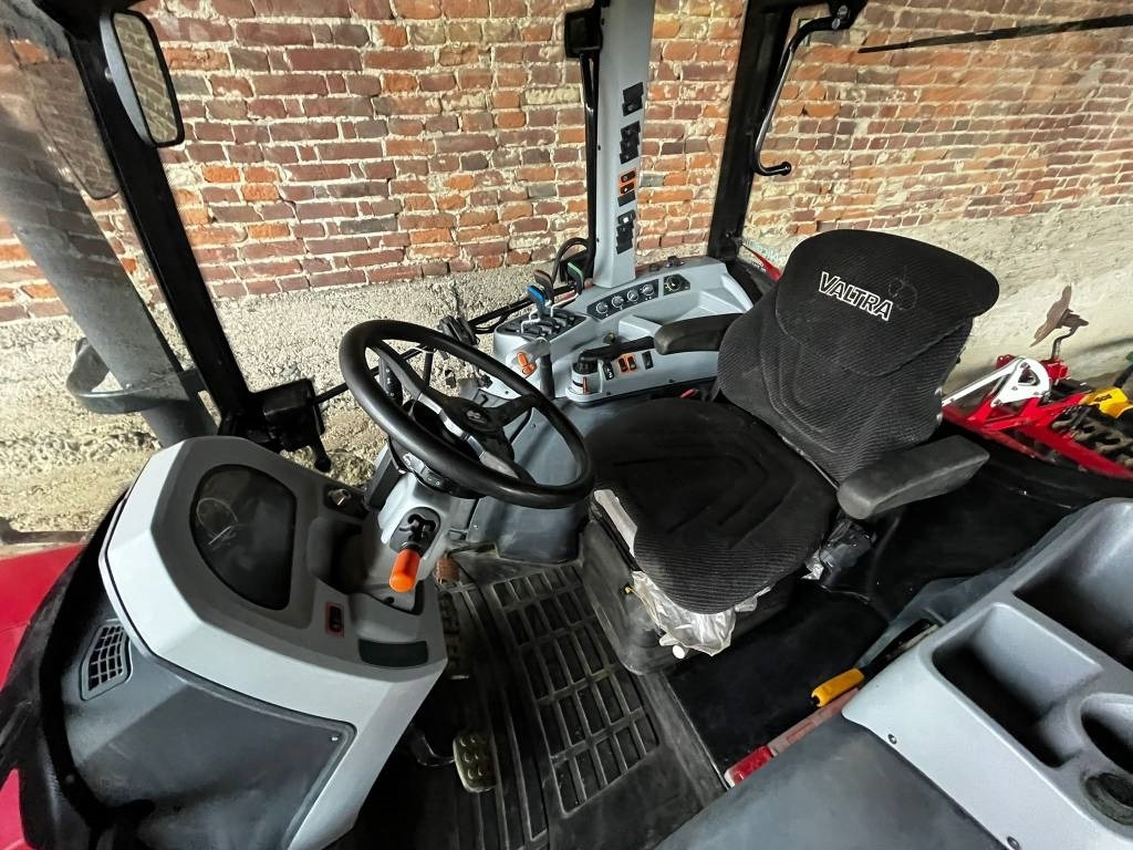 Farm tractor Valtra A 114: picture 10