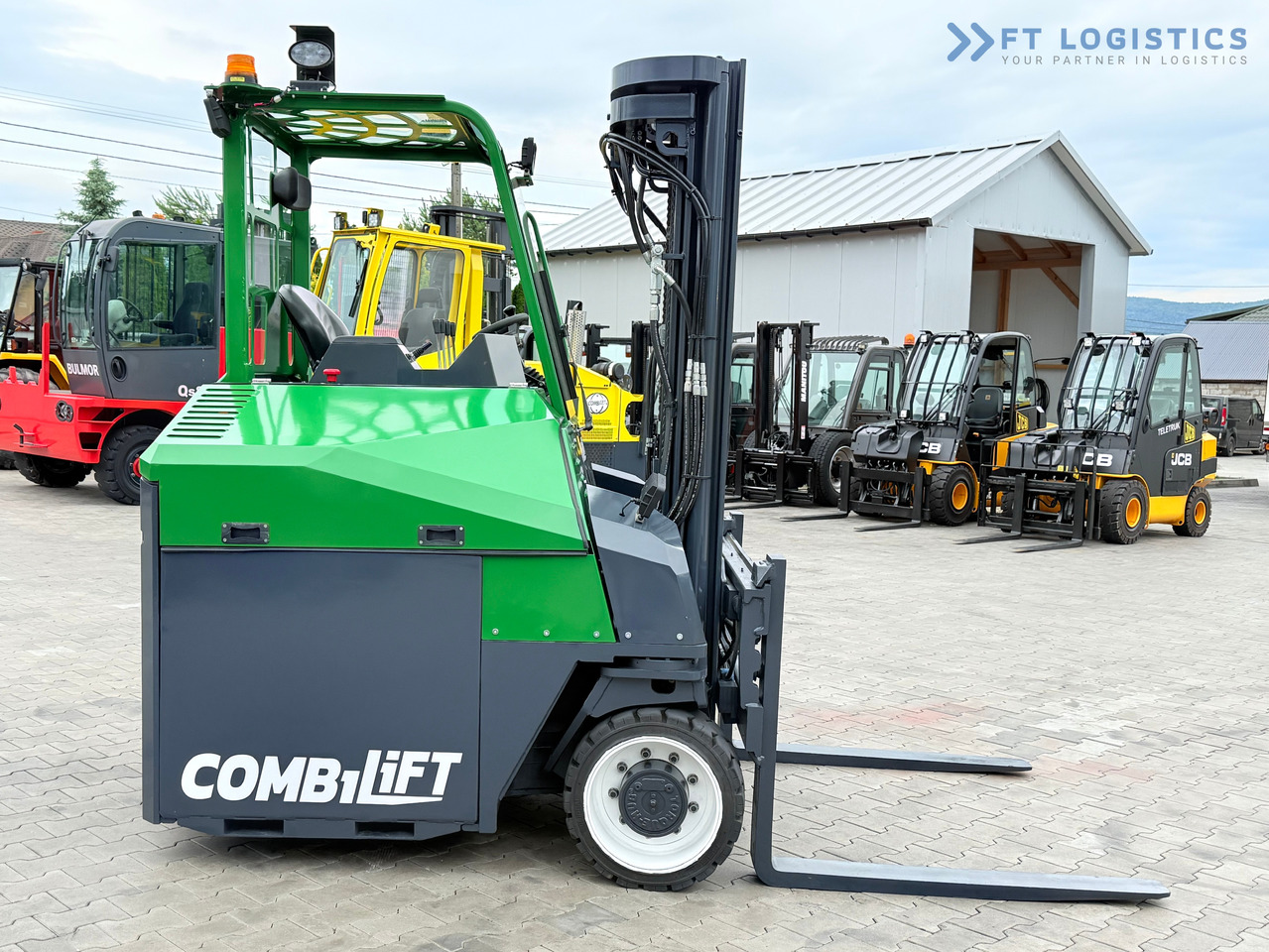 COMBILIFT Combilift CBE4000 / TRIPLEX 5200MM / ELECTRIC / FREE LIFT / FORK POSITIONER / SIDESHIFT / LIKE NEW - 4-way reach truck: picture 3 COMBILIFT Combilift CBE4000 / TRIPLEX 5200MM / ELECTRIC / FREE LIFT / FORK POSITIONER / SIDESHIFT / LIKE NEW - 4-way reach truck: picture 3