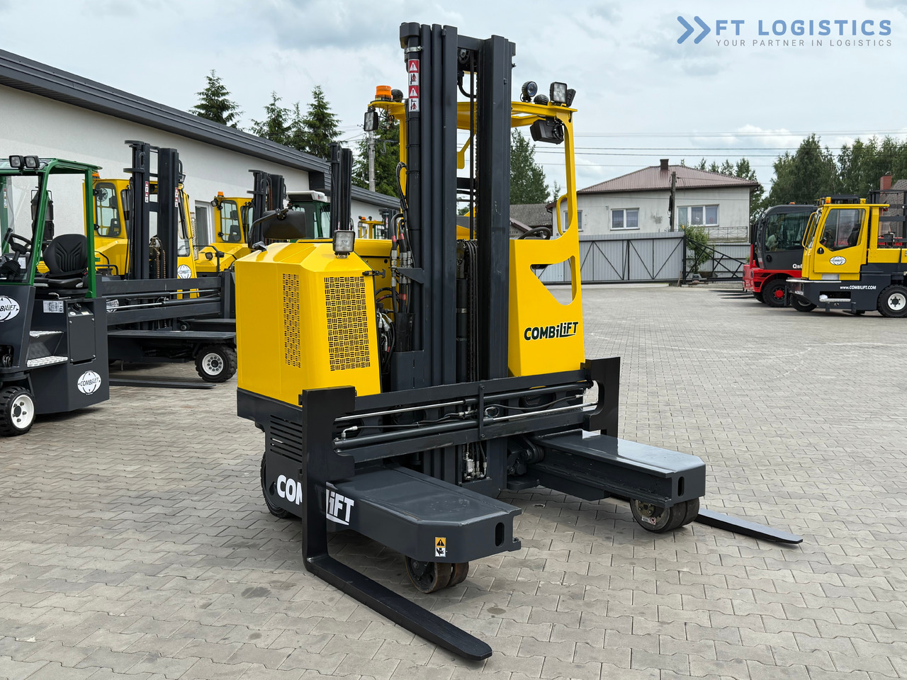 COMBILIFT MR / ELECTRIC / TRIPLEX – 6000MM / FULL FREE LIFT / WIDE POSITIONER / FORK SIDESHIFT / ONLY 1400 HOURS / LIKE NEW - 4-way reach truck: picture 4 COMBILIFT MR / ELECTRIC / TRIPLEX – 6000MM / FULL FREE LIFT / WIDE POSITIONER / FORK SIDESHIFT / ONLY 1400 HOURS / LIKE NEW - 4-way reach truck: picture 4