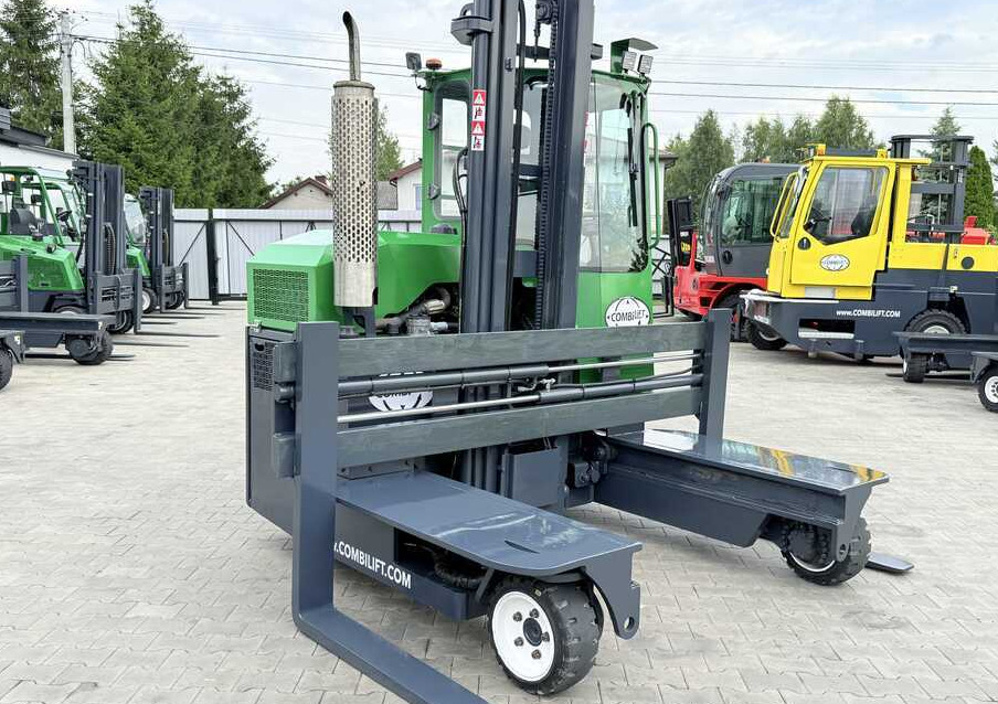 Combilift C3000 / DIESEL / DUPLEX 4000MM / WIDE FORK POSITIONER / FULL CABIN - 4-way reach truck: picture 5 Combilift C3000 / DIESEL / DUPLEX 4000MM / WIDE FORK POSITIONER / FULL CABIN - 4-way reach truck: picture 5