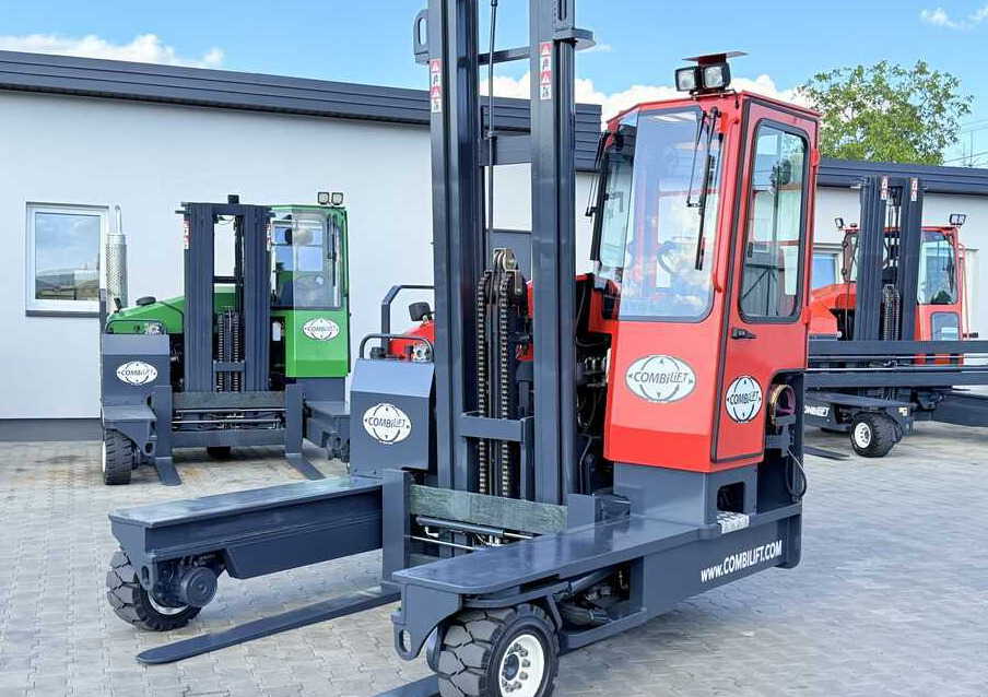 Combilift C4500 / LPG / DUPLEX - 4500MM / FORK POSITIONER / FREE LIFT / FULL CABIN / ONLY 6,178 HOURS / CONDITION – LIKE NEW! - 4-way reach truck: picture 1 Combilift C4500 / LPG / DUPLEX - 4500MM / FORK POSITIONER / FREE LIFT / FULL CABIN / ONLY 6,178 HOURS / CONDITION – LIKE NEW! - 4-way reach truck: picture 1