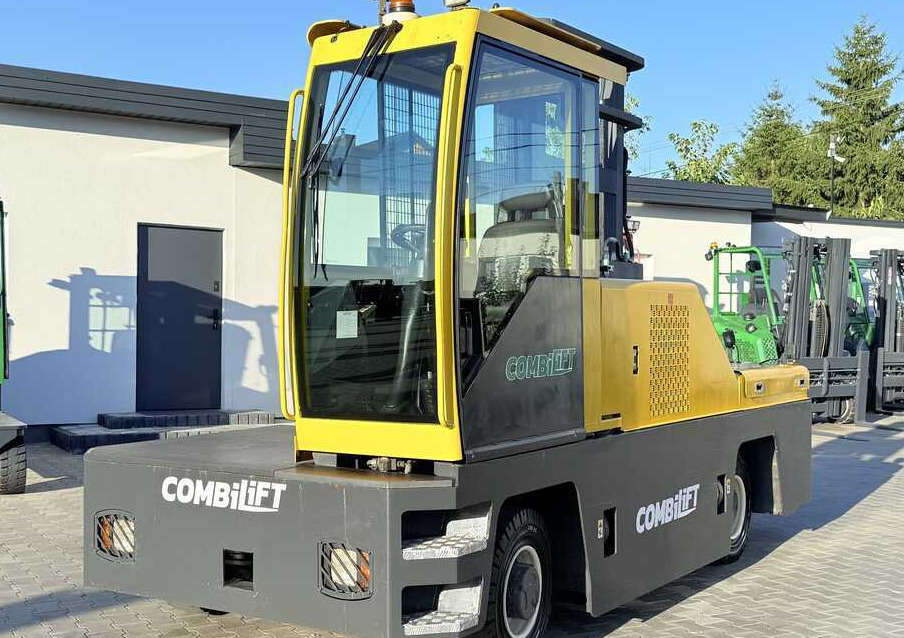 Combilift C5000FSL / DIESEL / DUPLEX - 4000MM / FREE-LIFT / CABIN / A wide range of four-way and side loaders, tailored to diverse needs and applications. - Side loader: picture 3 Combilift C5000FSL / DIESEL / DUPLEX - 4000MM / FREE-LIFT / CABIN / A wide range of four-way and side loaders, tailored to diverse needs and applications. - Side loader: picture 3