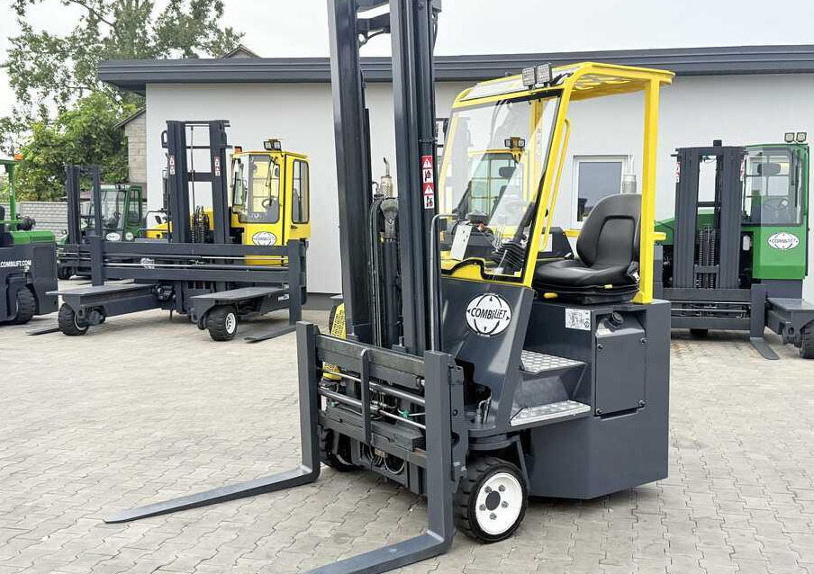 Combilift CB2500 / DUPLEX / 4100MM / DIESEL / FREE LIFT / FORK POSITIONER / SIDE SHIFT / LIKE NEW / Wide range of four-way and side loaders, tailored to diverse needs and applications - 4-way reach truck: picture 1 Combilift CB2500 / DUPLEX / 4100MM / DIESEL / FREE LIFT / FORK POSITIONER / SIDE SHIFT / LIKE NEW / Wide range of four-way and side loaders, tailored to diverse needs and applications - 4-way reach truck: picture 1