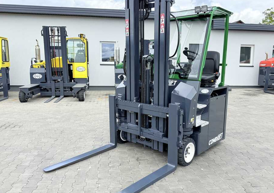 Combilift CBE2500 / TRIPLEX / 5500MM / FREE LIFT / ELECTRIC DRIVE / ONLY 2300 MTH / POSITIONER / SIDE SHIFT / NEW TYRES / LIKE NEW A wide range of four-way and side loaders, tailored to diverse needs - 4-way reach truck: picture 1 Combilift CBE2500 / TRIPLEX / 5500MM / FREE LIFT / ELECTRIC DRIVE / ONLY 2300 MTH / POSITIONER / SIDE SHIFT / NEW TYRES / LIKE NEW A wide range of four-way and side loaders, tailored to diverse needs - 4-way reach truck: picture 1