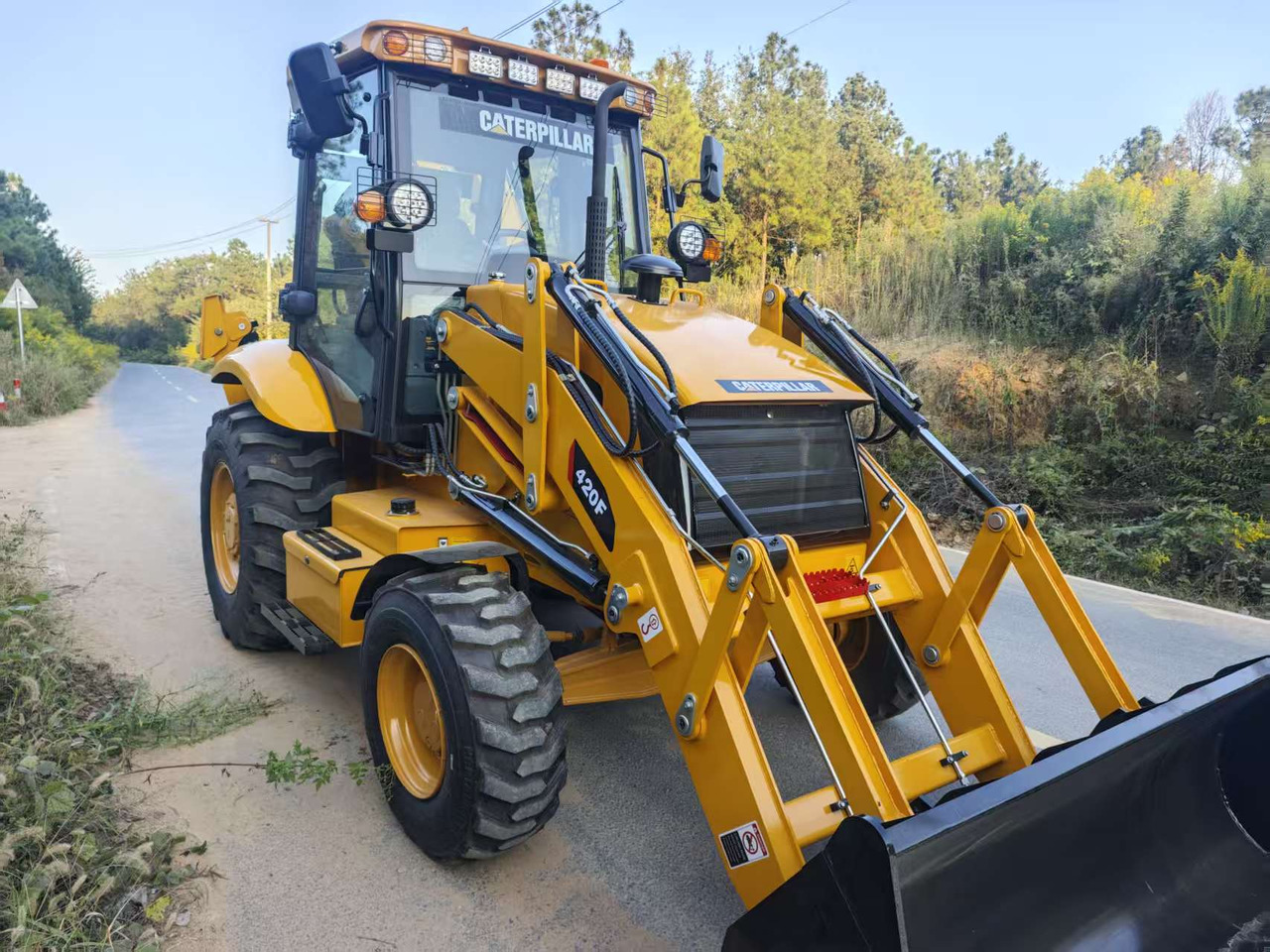 CATERPILLAR 420F - Backhoe loader: picture 1 CATERPILLAR 420F - Backhoe loader: picture 1