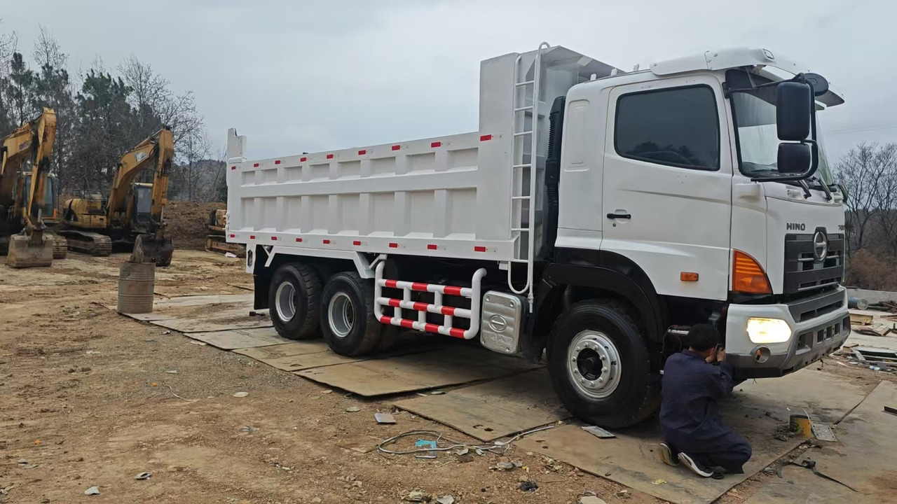 HINO HINO 700 - Tipper: picture 1 HINO HINO 700 - Tipper: picture 1