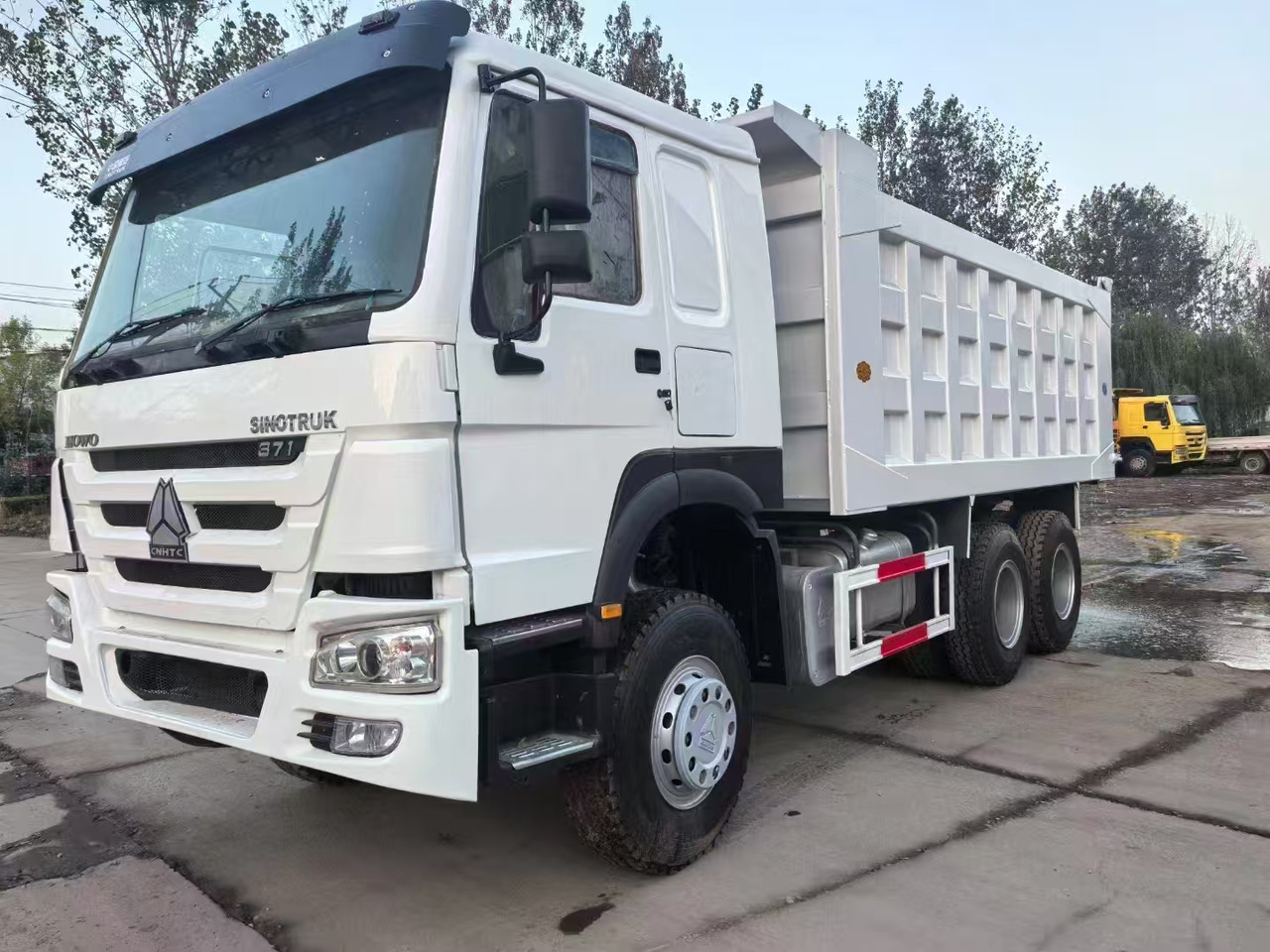 HOWO 371 - Tipper, Crane truck: picture 1 HOWO 371 - Tipper, Crane truck: picture 1
