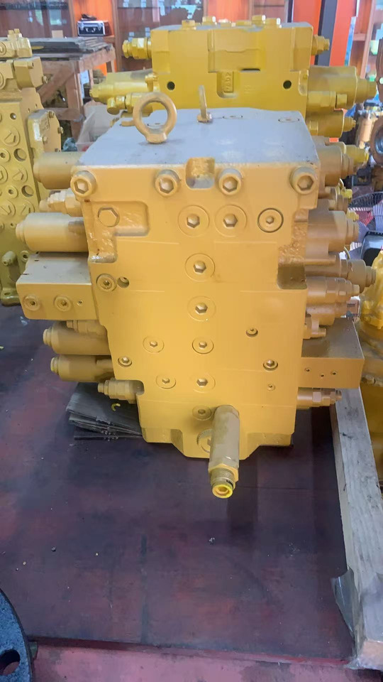 HYUNDAI R210-7 - Hydraulic valve for Excavator: picture 1 HYUNDAI R210-7 - Hydraulic valve for Excavator: picture 1