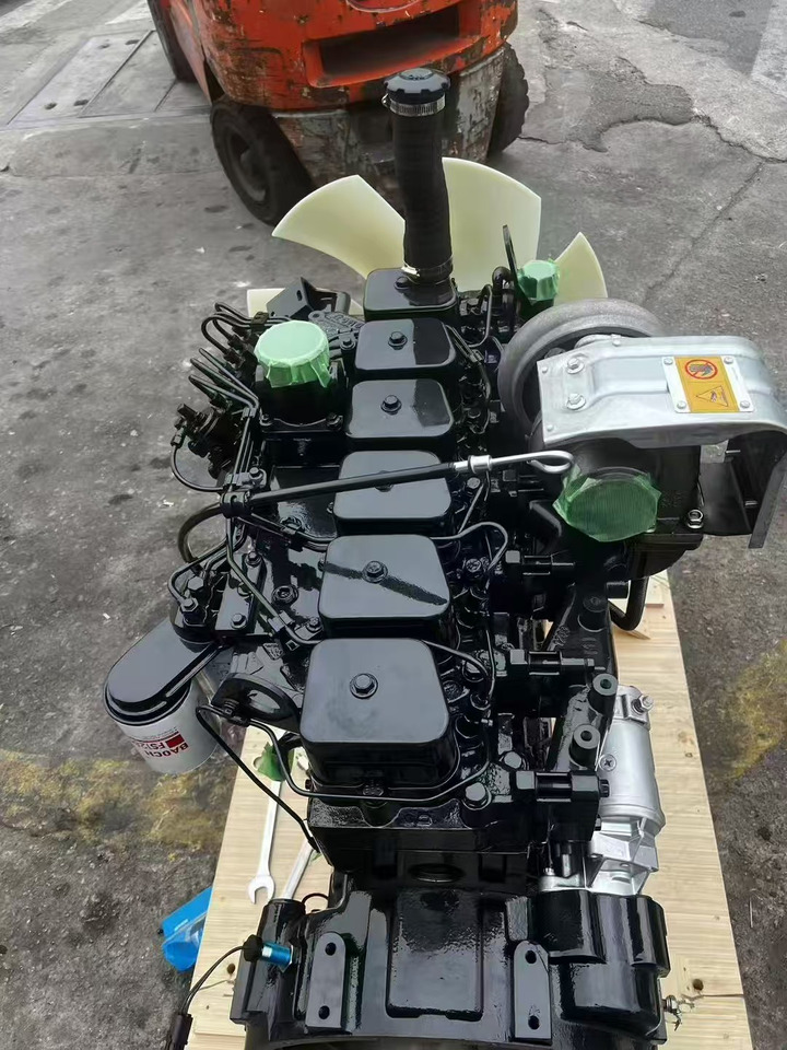 KOMATSU 6D102E - Engine for Loader: picture 1 KOMATSU 6D102E - Engine for Loader: picture 1