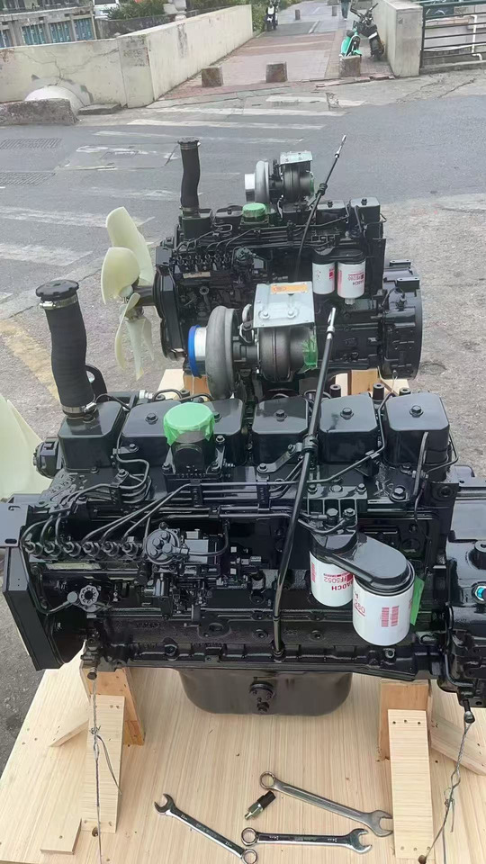 KOMATSU 6D102E - Engine for Excavator: picture 1 KOMATSU 6D102E - Engine for Excavator: picture 1