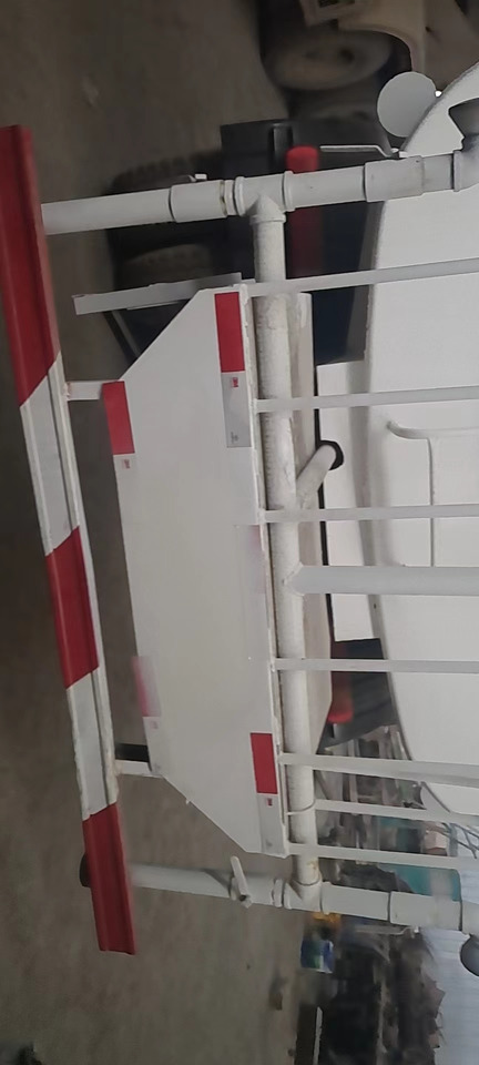 SINOTRUK 20 cubic meters tank - Tank truck: picture 4 SINOTRUK 20 cubic meters tank - Tank truck: picture 4