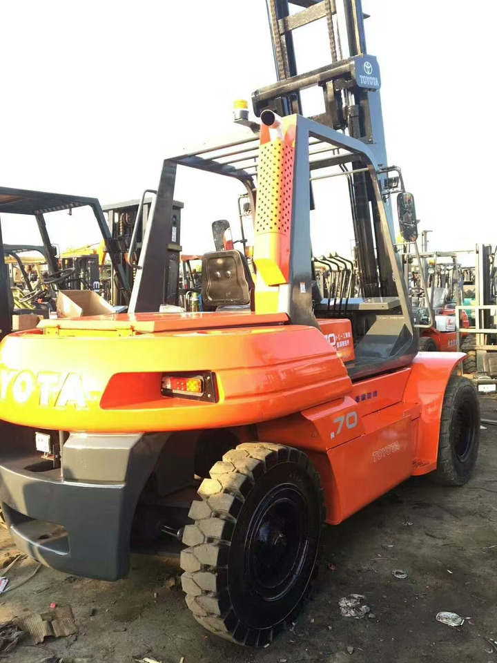 TOYOTA 7 tons 2 stages - Diesel forklift: picture 5 TOYOTA 7 tons 2 stages - Diesel forklift: picture 5