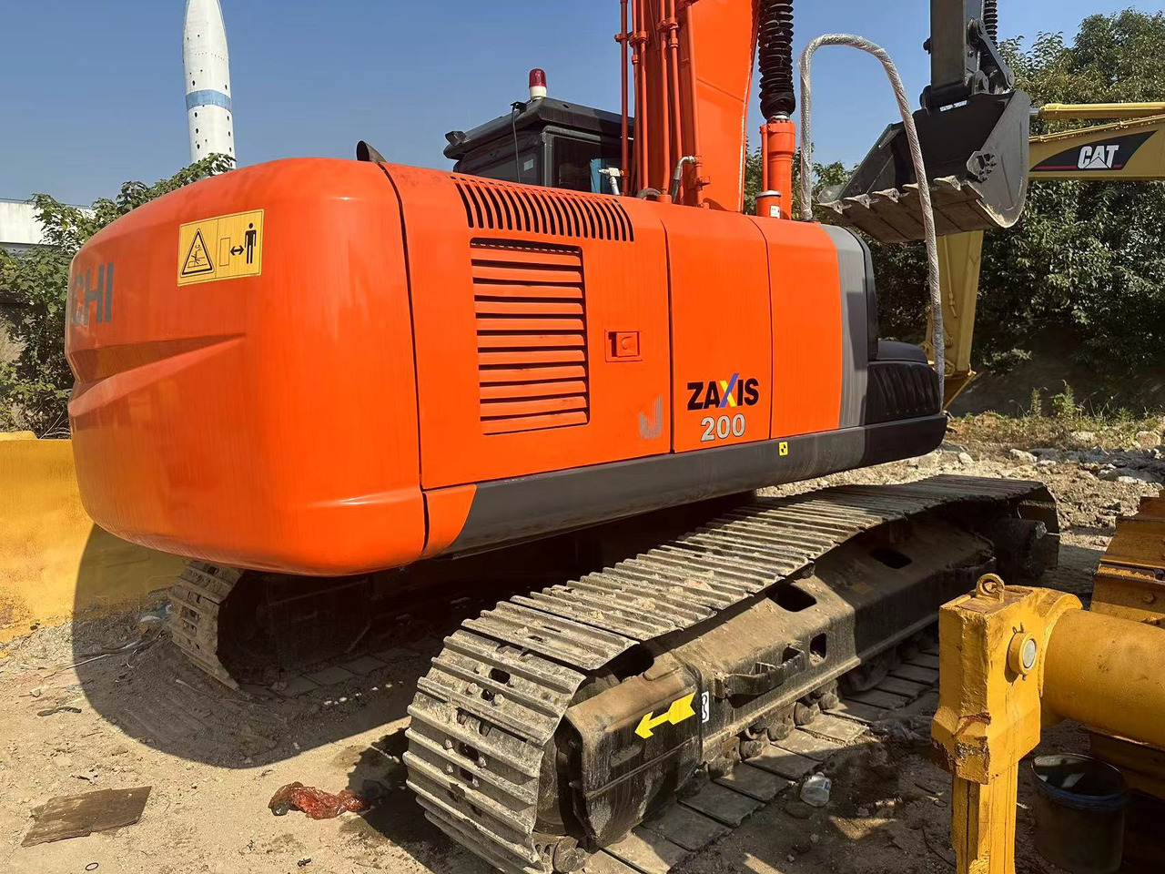 CRAWLER EXCAVATOR Original Japan Hitachi ZX200-3 Excavator Hitachi Excavator in Low Price for Hot Sale - Crawler excavator: picture 3 CRAWLER EXCAVATOR Original Japan Hitachi ZX200-3 Excavator Hitachi Excavator in Low Price for Hot Sale - Crawler excavator: picture 3