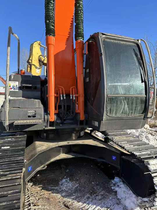 Original Japan Hitachi ZX200-3 Excavator Hitachi Excavator in Low Price for Hot Sale - Crawler excavator: picture 5 Original Japan Hitachi ZX200-3 Excavator Hitachi Excavator in Low Price for Hot Sale - Crawler excavator: picture 5