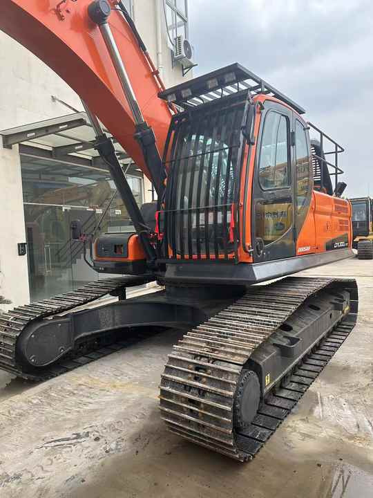 Used Digger DOOSAN DX300 Construction Machinery Construction Digger Used DOOSAN DX300 Cheap Excavator - Crawler excavator: picture 4 Used Digger DOOSAN DX300 Construction Machinery Construction Digger Used DOOSAN DX300 Cheap Excavator - Crawler excavator: picture 4